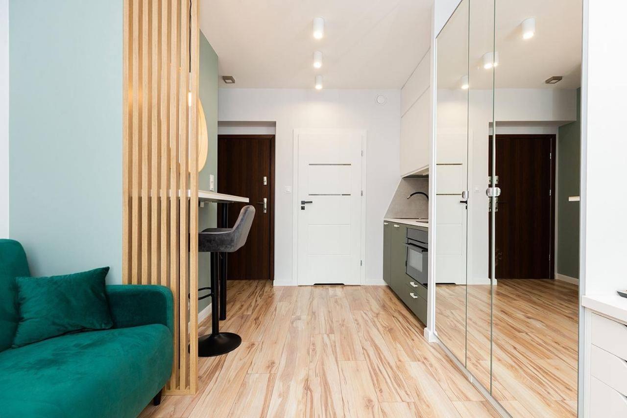 Easy & Comfortable, With Balcony, Very Close To The Center Varsovia Exterior foto